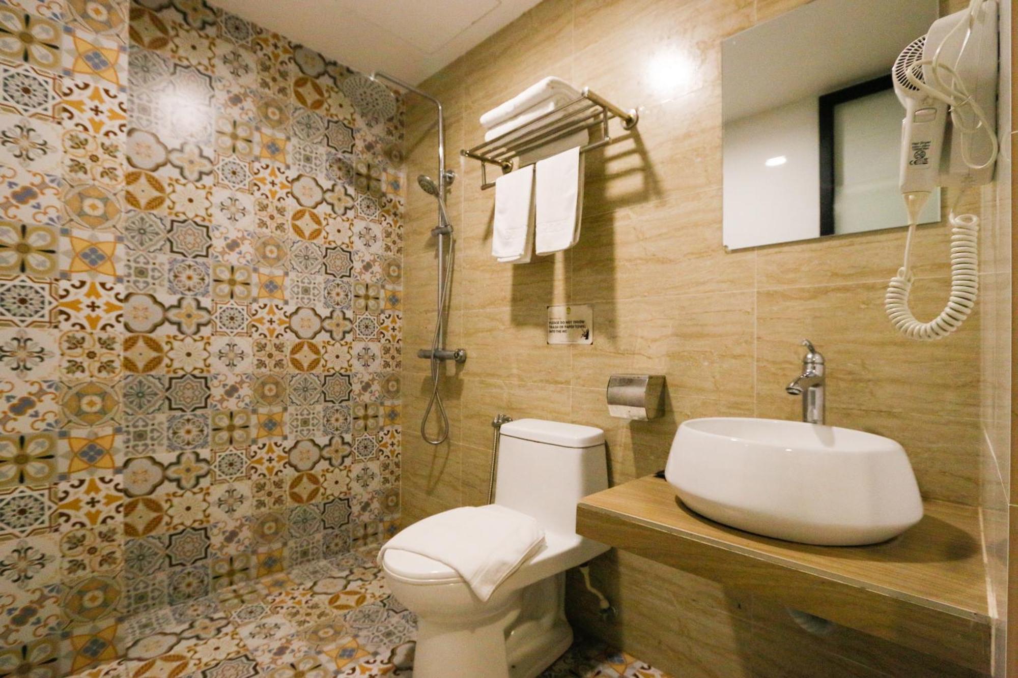 Golden Roof Hotel, Seri Iskandar Exterior foto
